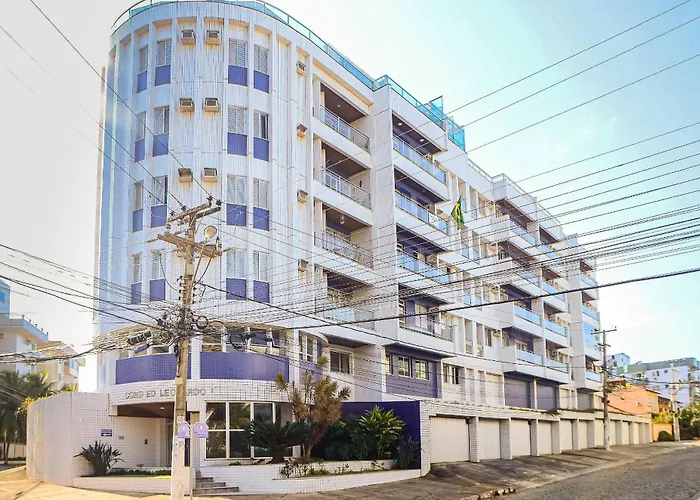 Apto confortável a 200m da Praia do Forte CEE202